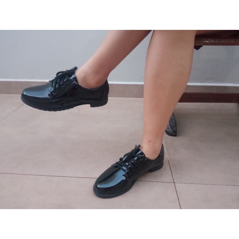 Sapato Feminino Oxford Sola Tratorada Mocassim Cadarço Preto Verniz Preto Brilhante