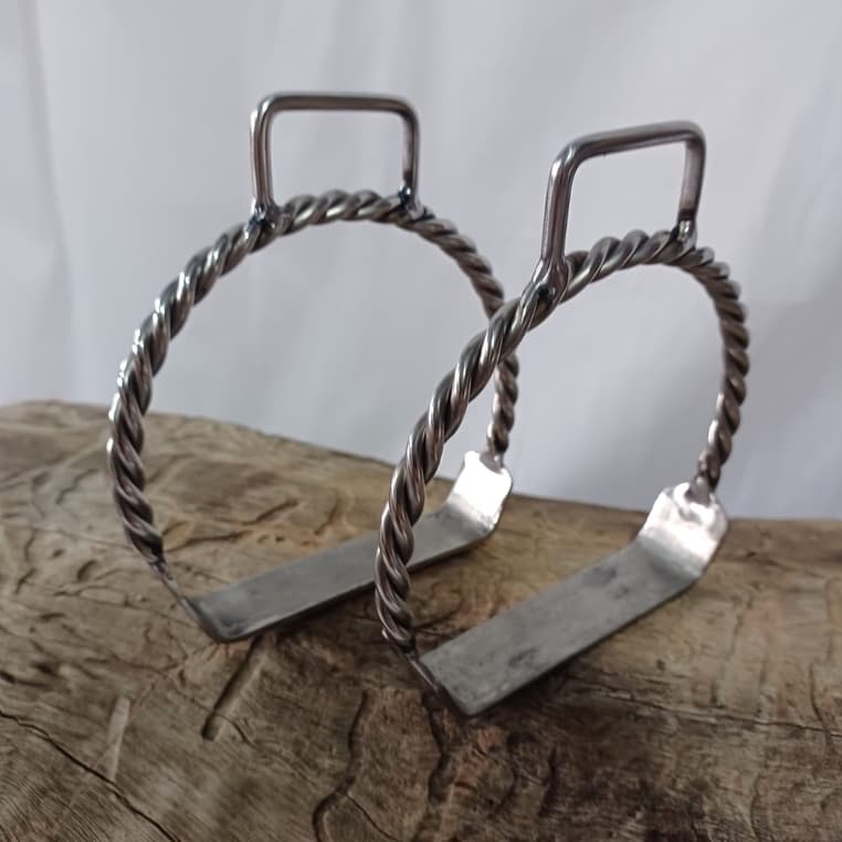 Estribo Inox Torcido Chapa Lisa. Envio Imeditao