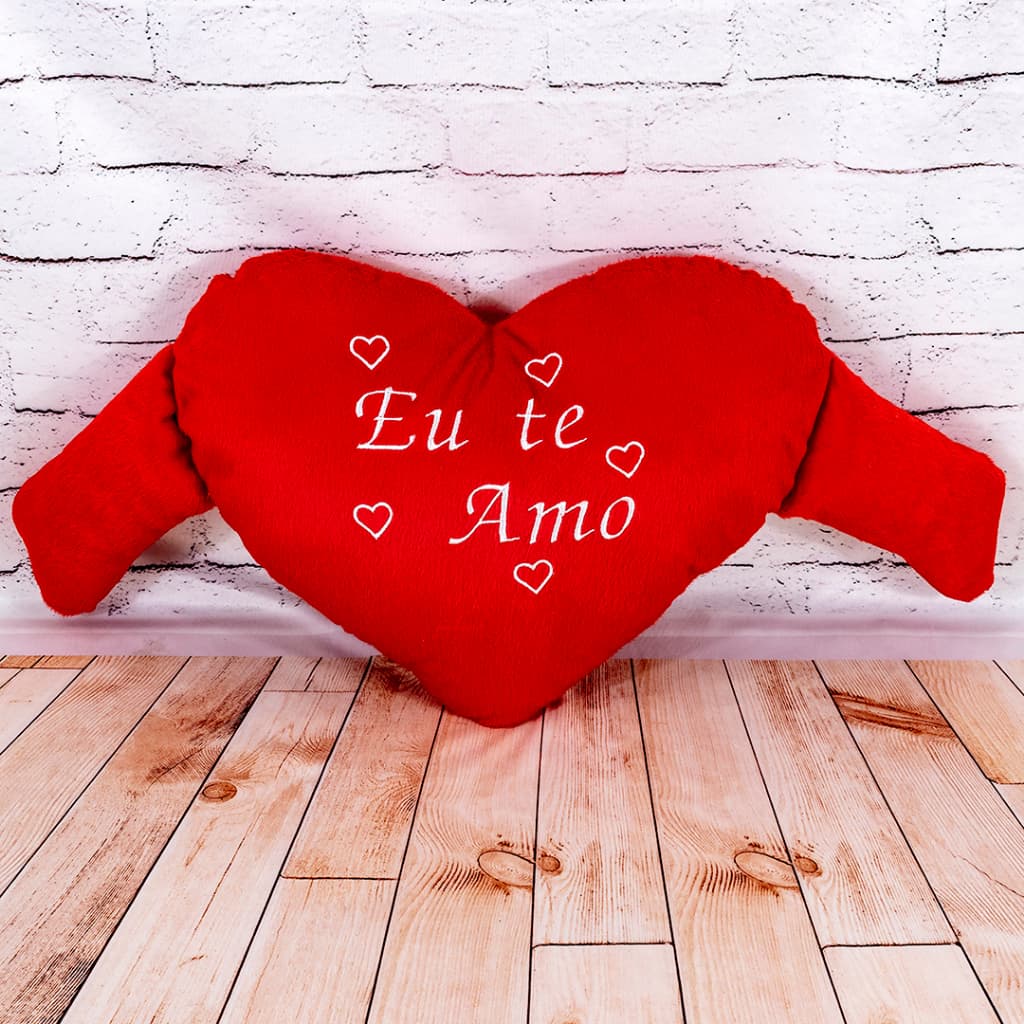 Coração de pelúcia bordado "Eu te amo"