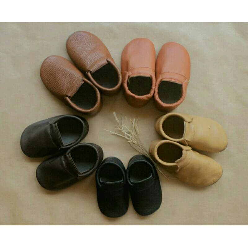 calçado infantil unissex estilo clássico e modelagem clean calce fácil.