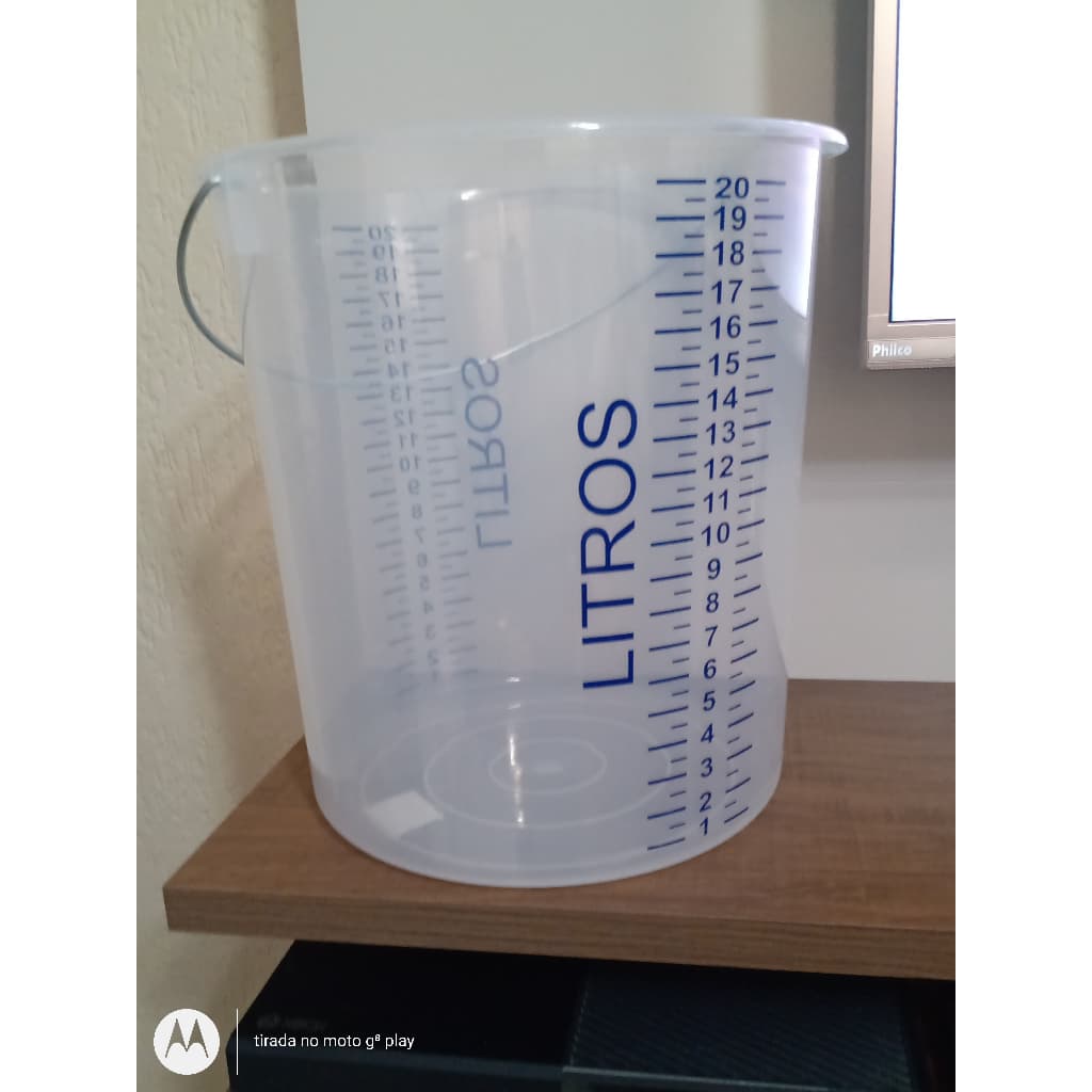 BALDE TRANSPARENTE 20 LITROS COM INDICADOR DE MEDIDAS.