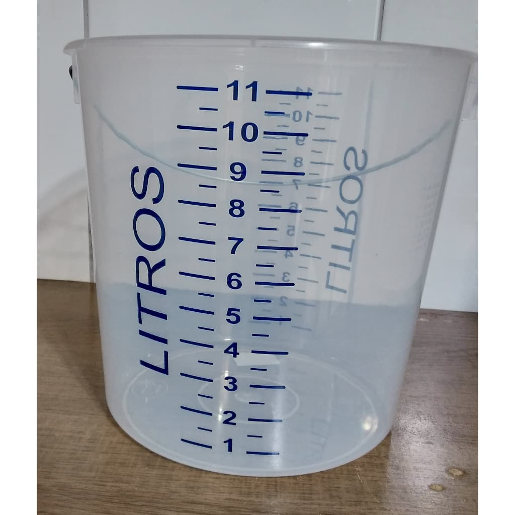 BALDE TRANSPARENTE 12 LITROS COM INDICADOR DE MEDIDAS.