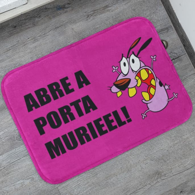 Tapete Porta de Entrada Cão Coragem 55x35cm Antiderrapante