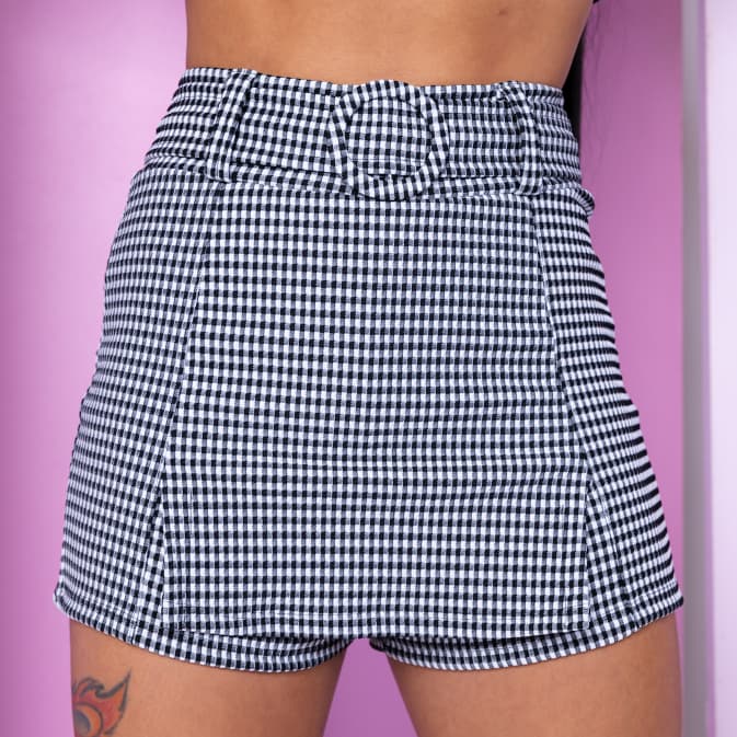 Shortsaia Xadrez Feminino com cinto forrado lycra saia na frente shorts atras fenda lateral