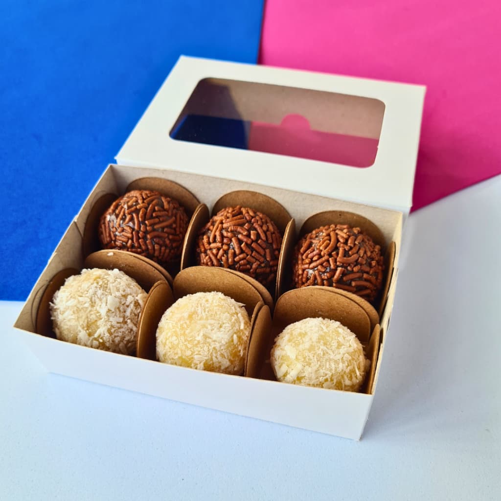 Kit 10+ Caixas BRANCA 6 doces com visor 11x7,5x3 cm. Embalagem para doces, presente e artesanato.