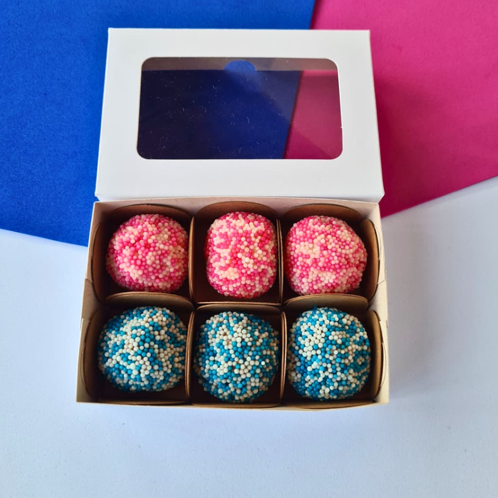 Kit 50 Caixas BRANCA 6 doces com visor 11x7,5x3 cm. Embalagem para presentes, doces e lembranças.