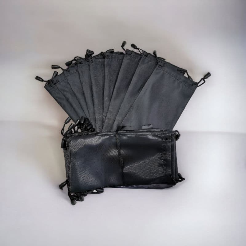 Pacote de saquinho de tecido para proteger óculos.