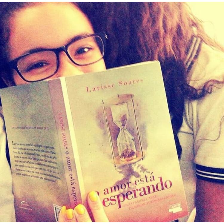 Livro Romance 'O Amor Está Esperando' Uma Cativante História de Amor e Fé