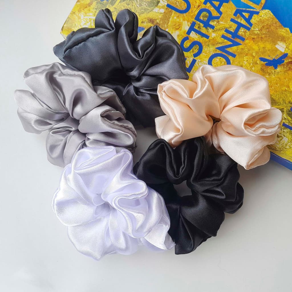 Kit com 4 Scrunchie/Xuxa/Amarrador de Cabelo de Cetim Anti frizz