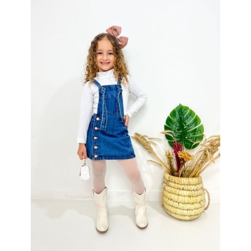 Jardineira botão lateral elástico atrás