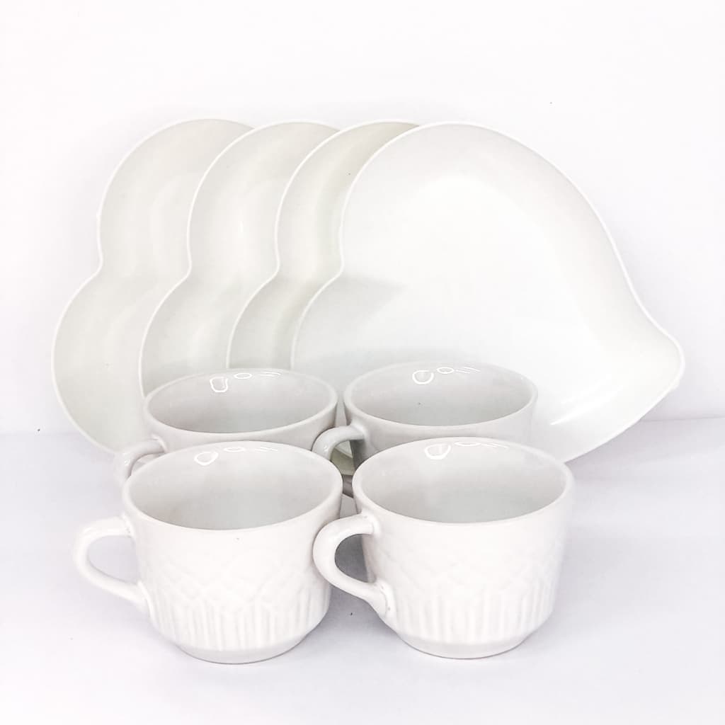 Kit Xicaras Chá Porcelana Relevo Branca e Pratinhos Coração Sobremesa Plástico