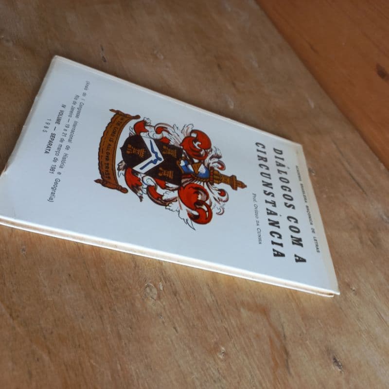 livro  diálogo  com a circunstâncias    Ovídio da Cunha  .