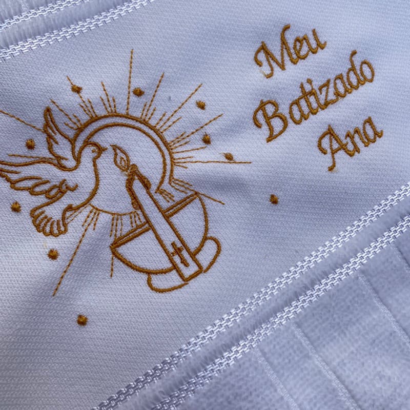 toalha bordada personalizada com nome batizado bebê infantil