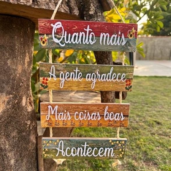 Placa decorativa Artesanal em Madeira para Jardim Coberto e Parede