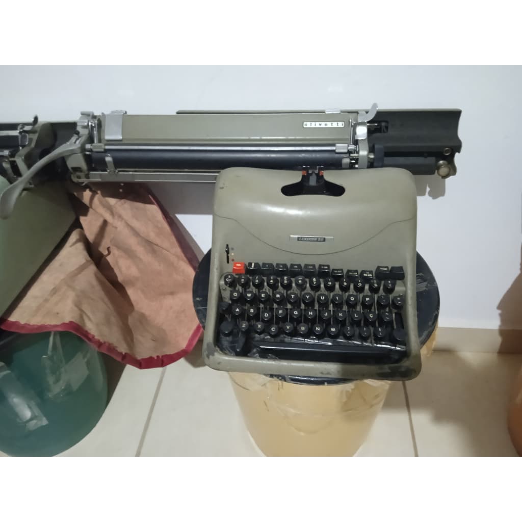 Maquina Escrever Olivetti - Modelo Lexicon 80 - Verde Claro Raridade perfeito estado