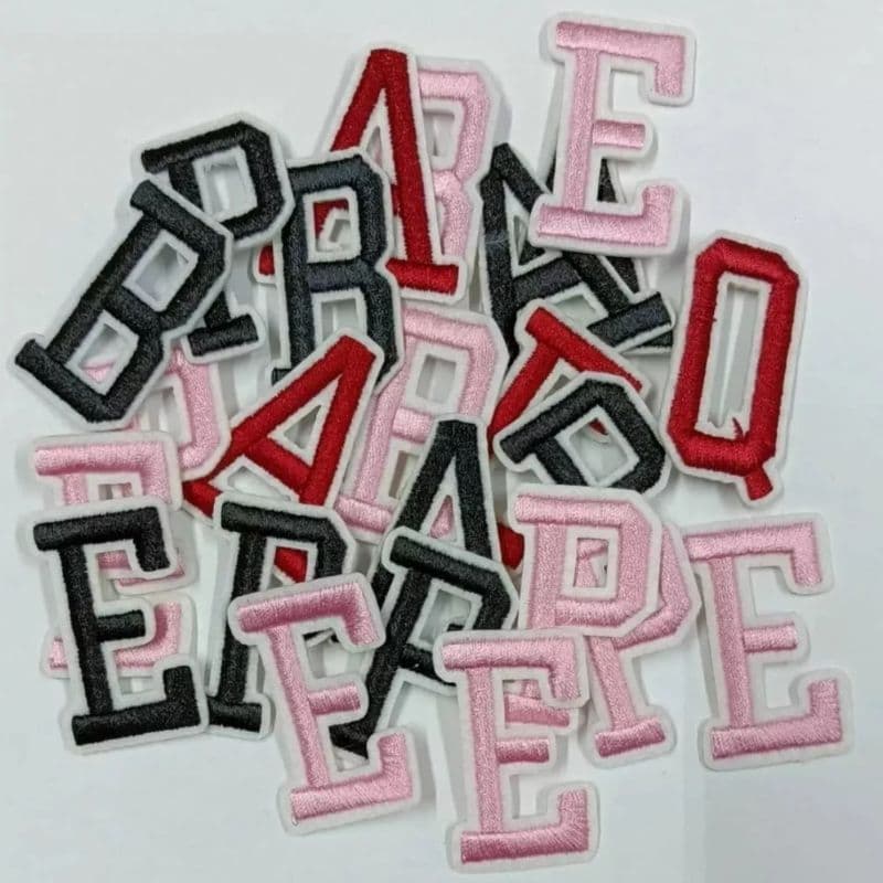 kit 5 ou 10 ou 20 Aplique Roupa Aplique Patch Bordado Termocolante Letras Alfabeto (leia o anúncio)