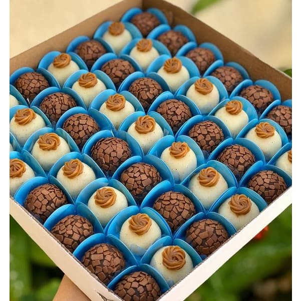 10 Caixas para 50 ou 100 Doces e Salgados Branca 25x25x6cm e 35X35X6cm