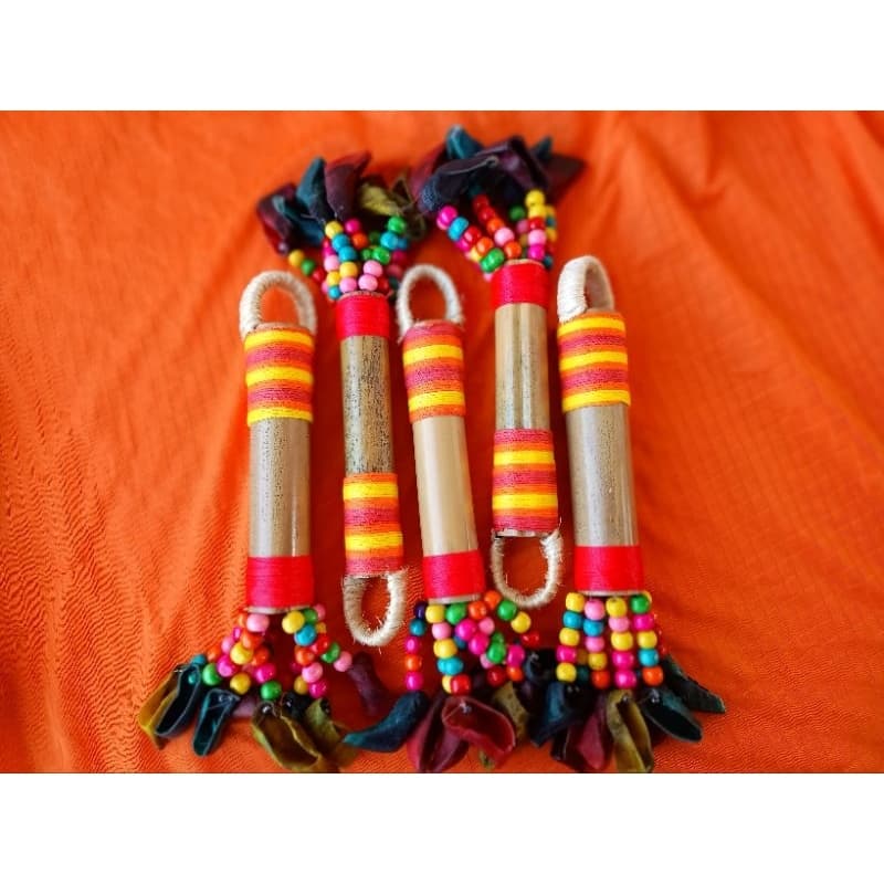 Unha de Lhama pequeno no bambu