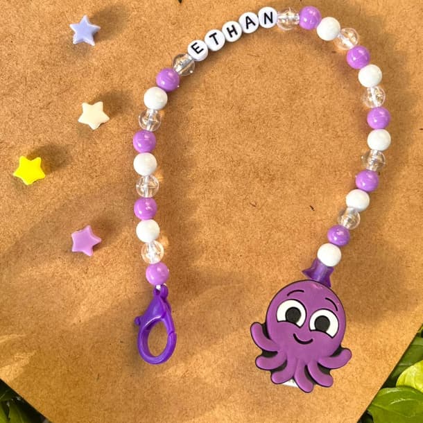 Prendedor / Presilha / Pregador de chupeta com nome para meninas e menino bolofofo de miçangas