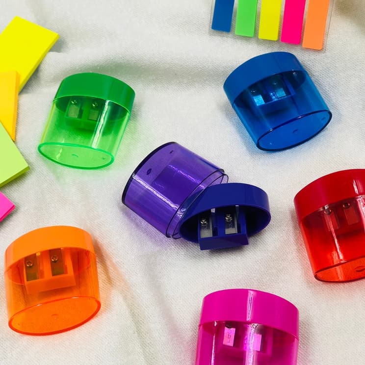 Apontador Duplo Oval  Leo&Leo Multicolorido Cores Vibrantes 4cm Utensilio Escolar Afiado Resistente