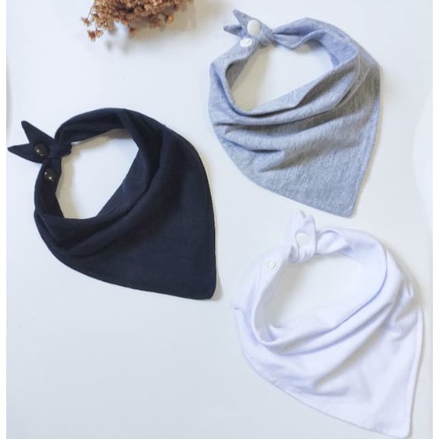 Kit 3 Babadores Em Malha De Algodão Cores Neutras Menina E Menino Com Regulagem.