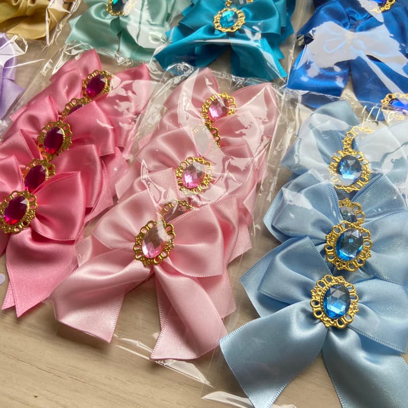 Laço de Cetim 38mm com Chaton e Medalha Para Lembrancinhas, Personalizados de Luxo e Festa Infantil