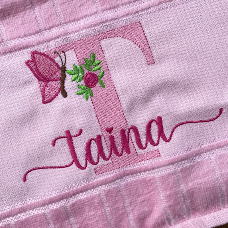 toalha bordada personalizada com nome de bebê infantil toalhinha