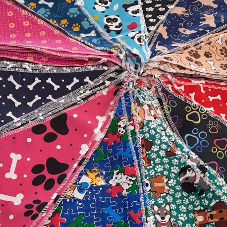 KIT BANDANAS PET COM 100 UNIDADES PARA PET SHOP E BANHO E TOSA