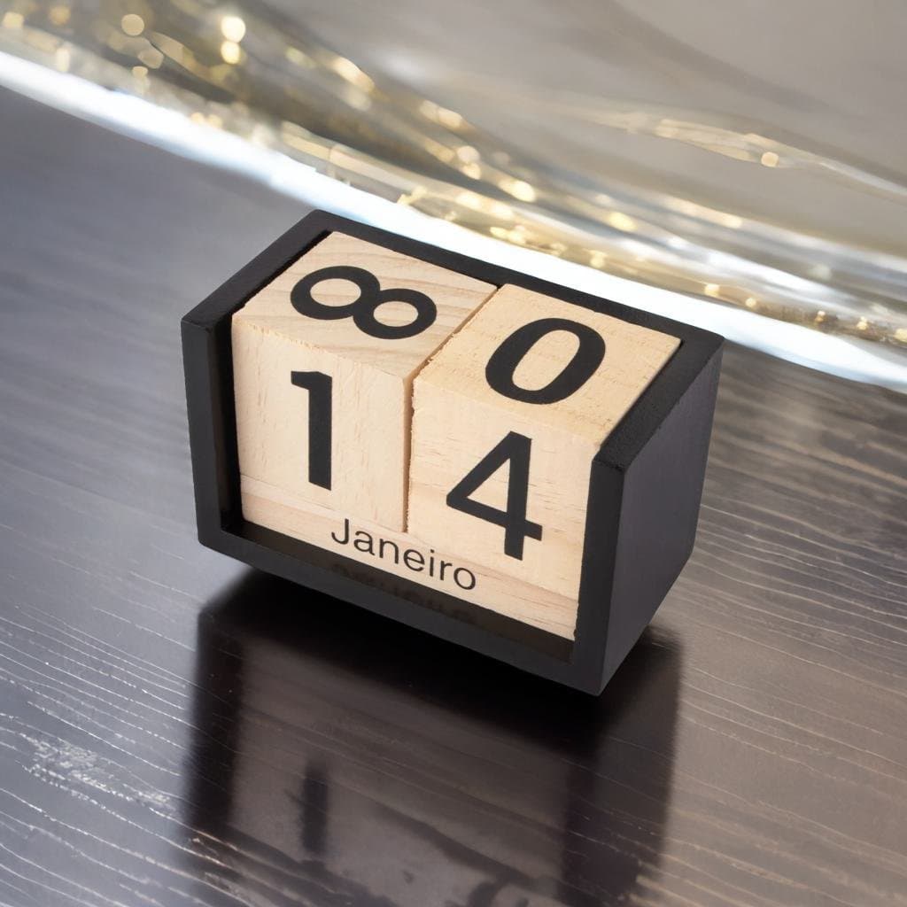 Calendário De Mesa Permanente Cubo Madeira Decorativo Preto e Madeira