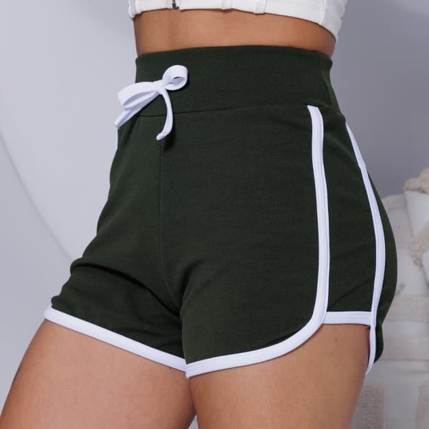 Shorts Curto Feminino com Amarração Detalhe Branco nas Laterais Malha Crepe M ao Extra