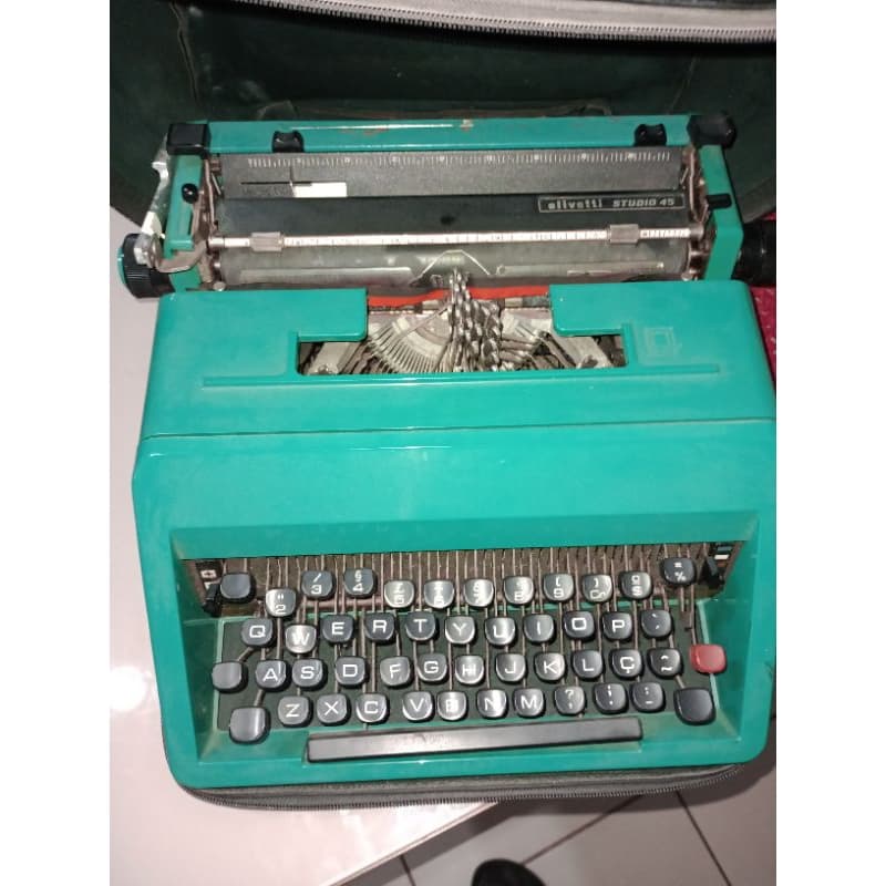 maquina de escrever em bom estado
