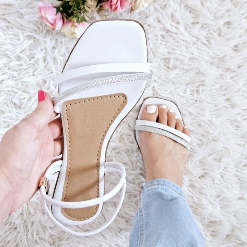 Sandália Feminina Rasteirinha Branca com Tira de Brilho Trançada Nó Modelos Diversos