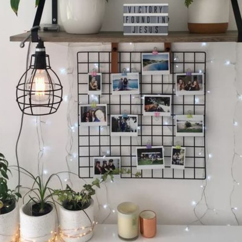 Memory Board, Quadro de Memórias, Tela Aramada, Mural De Fotos + Pregadores e Fixador C/ Adesivo