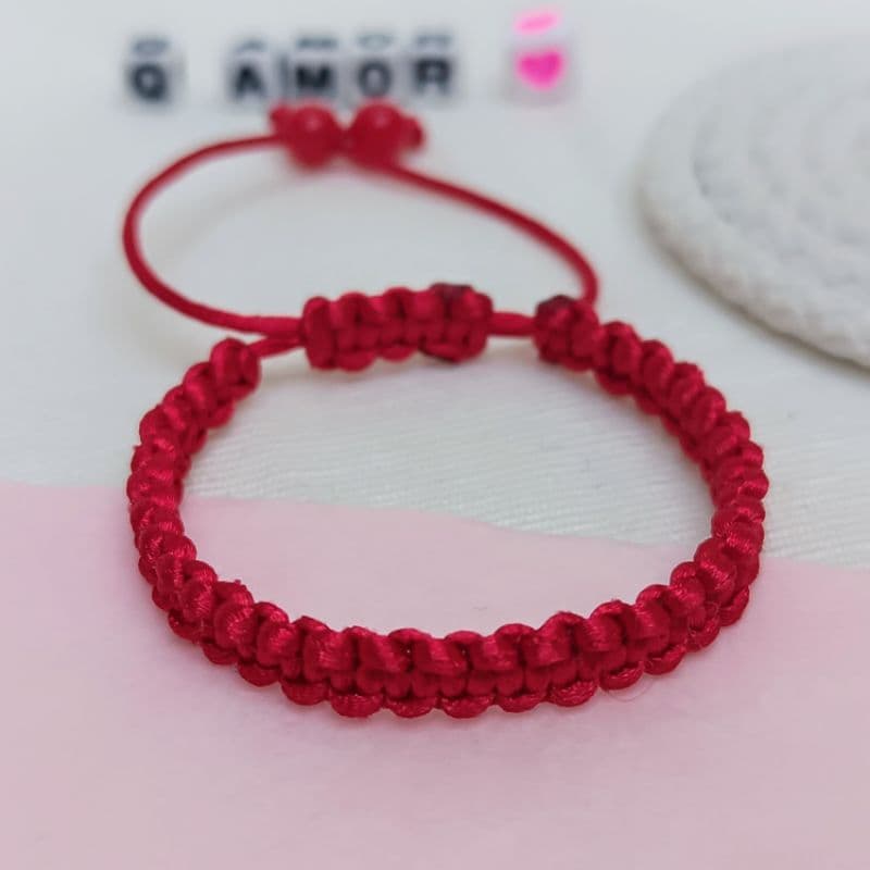 PULSEIRA VERMELHA INFANTIL BEBÊ EM MACRAMÊ FIO DE CETIM COM REGULAGEM