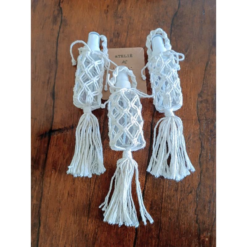 Acessório para Bolsa Porta Álcool Artesanal em Macramê