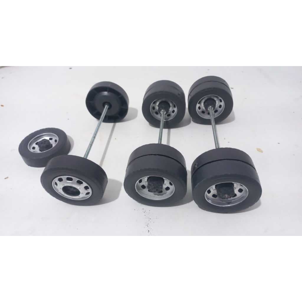 roda Pneu  Felipe  / duplo de plastico 7  cm igual a  foto