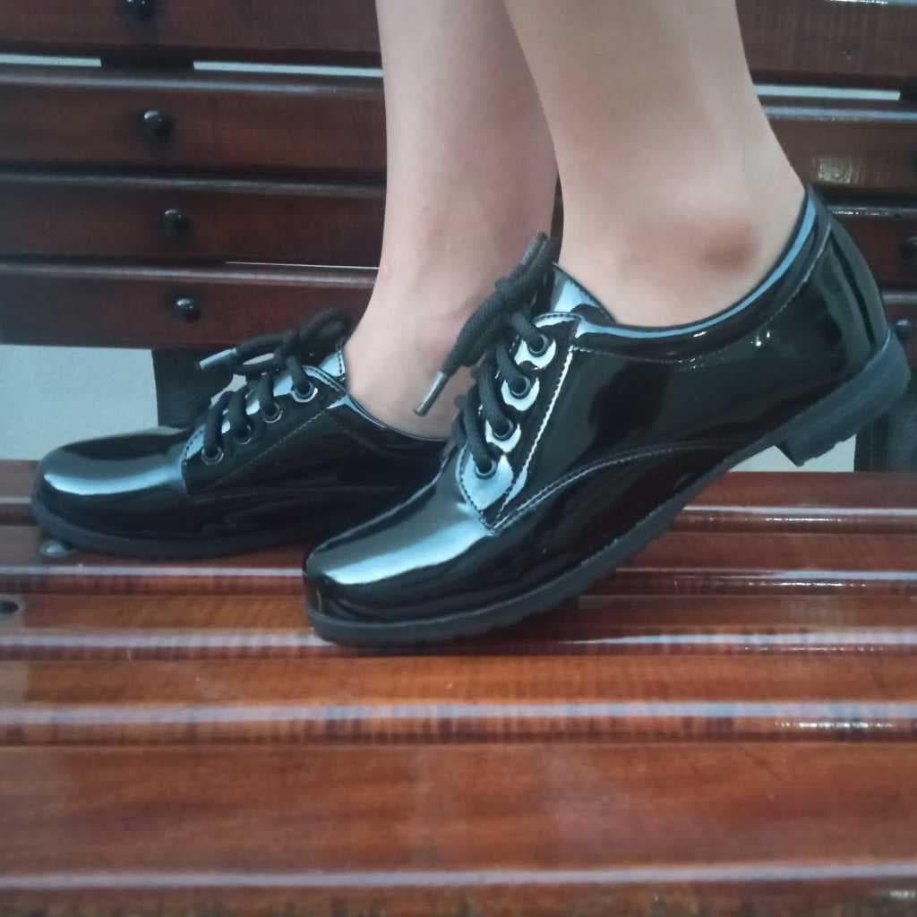 Oxford Preto Verniz Feminino Conforto Sapato Feminino Cadarço Preto Brilhante Sola Tratorada Baixa