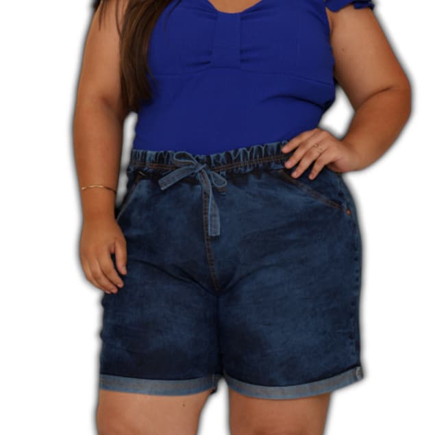 Bermuda Jeans Elastano Plus Size Cintura Alta Até o Joelho Com Cordão E Bolsos Traseiros