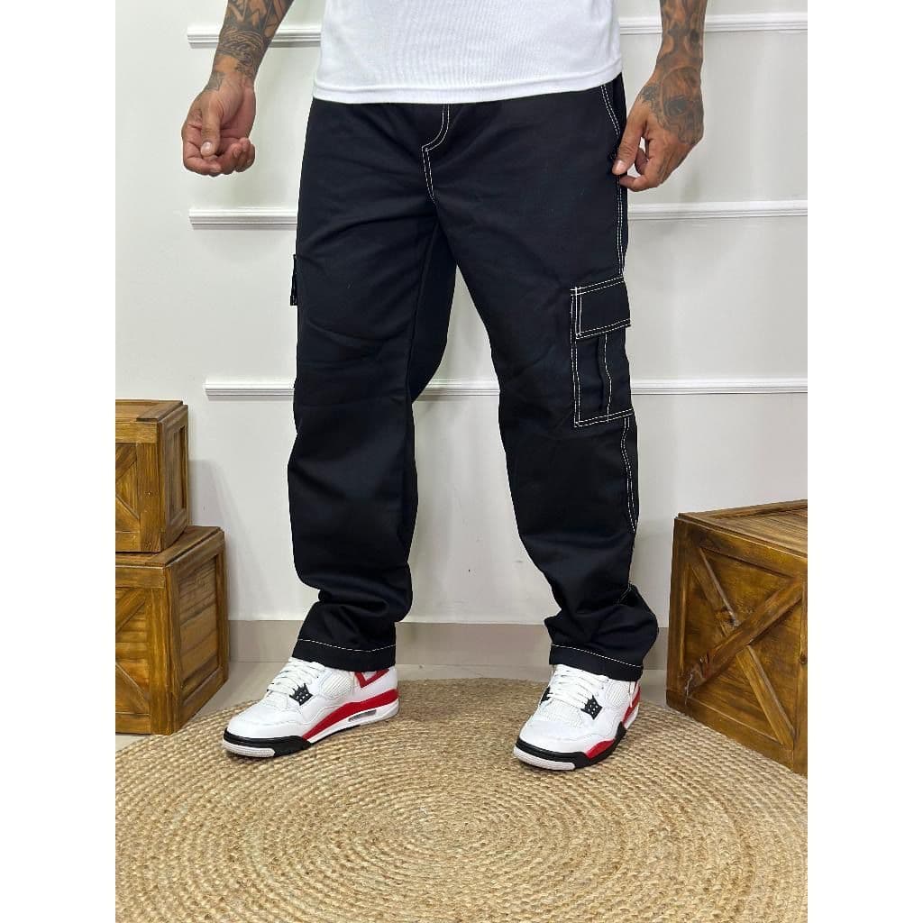 FENIX - CALÇA CARGO MASCULINO PRETA COM COSTURA BRANCA SKATISTA 5 BOLSOS UNISEX - TENDENCIA.