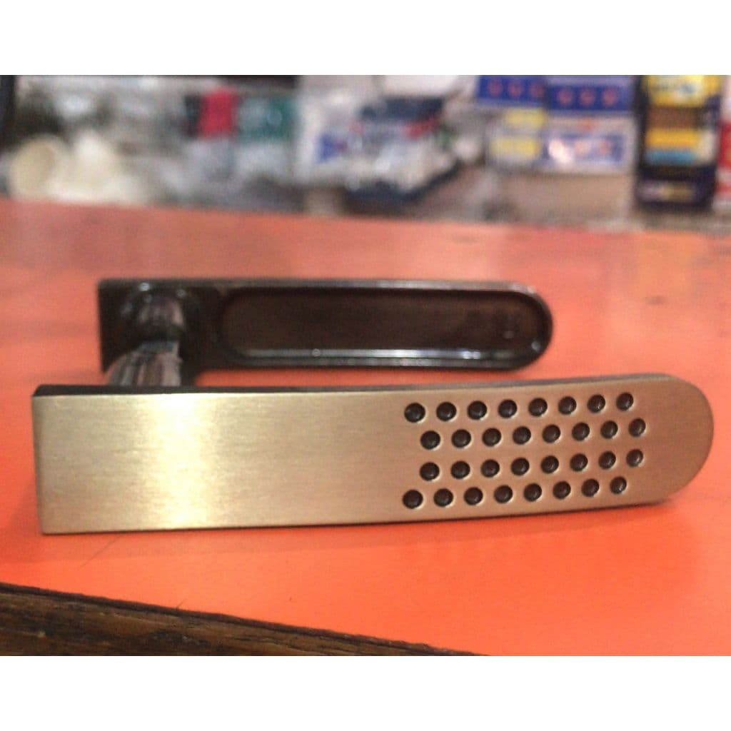 Maçaneta Alavanca Para Fechadura De  Porta Universal LO Modelo 15 (Par)  Hela