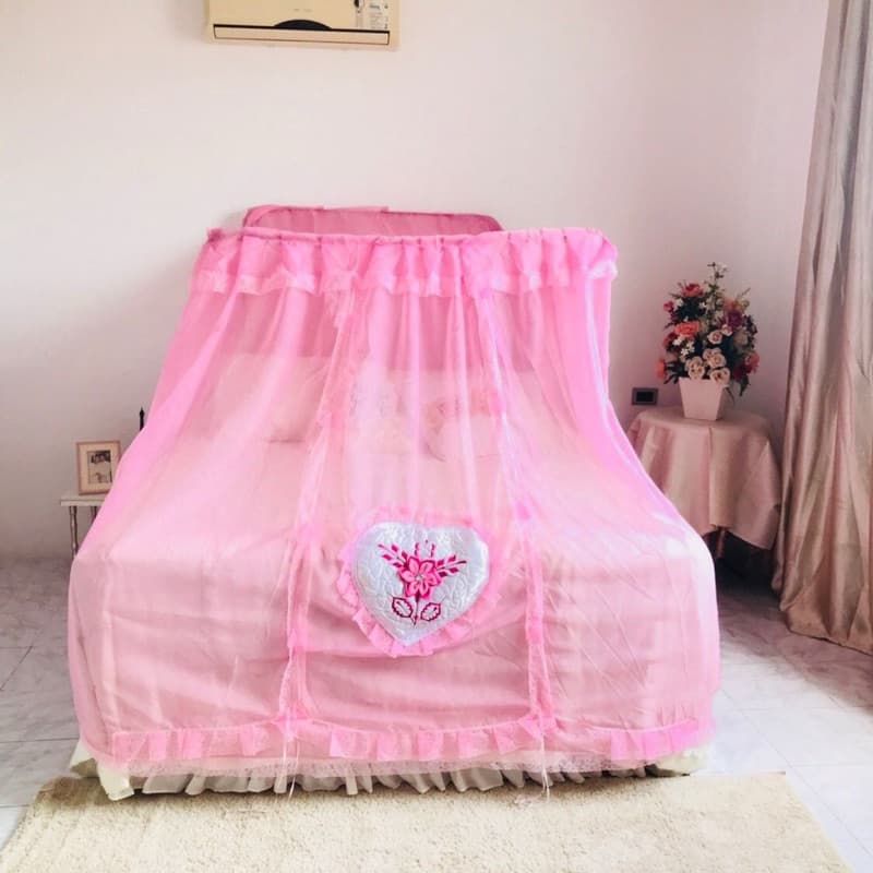 Mosquiteiro de Armação Casal Volta ao Mundo Bordado