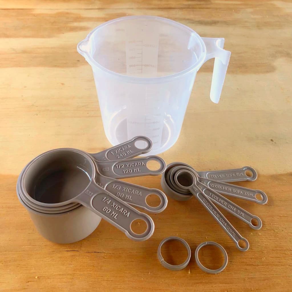Medidores 9 peças xicaras e colheres cappuccino e jarra 1 litro Polietileno, Plástico Resistente Injetemp