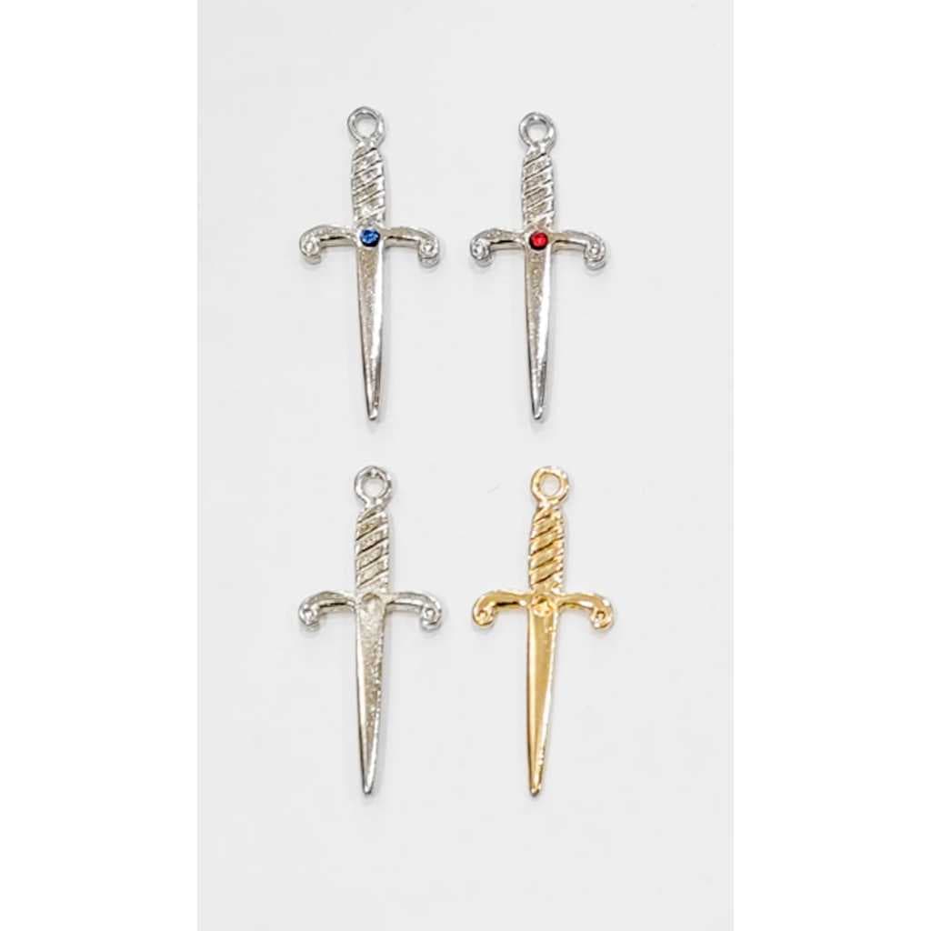 Pingente de adaga lisa