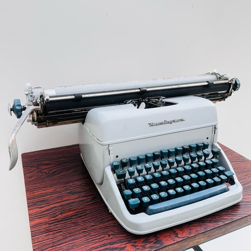 Máquina de escrever - Remington - Anos 60 - Para decoração - Linda peça e em muito bom estado