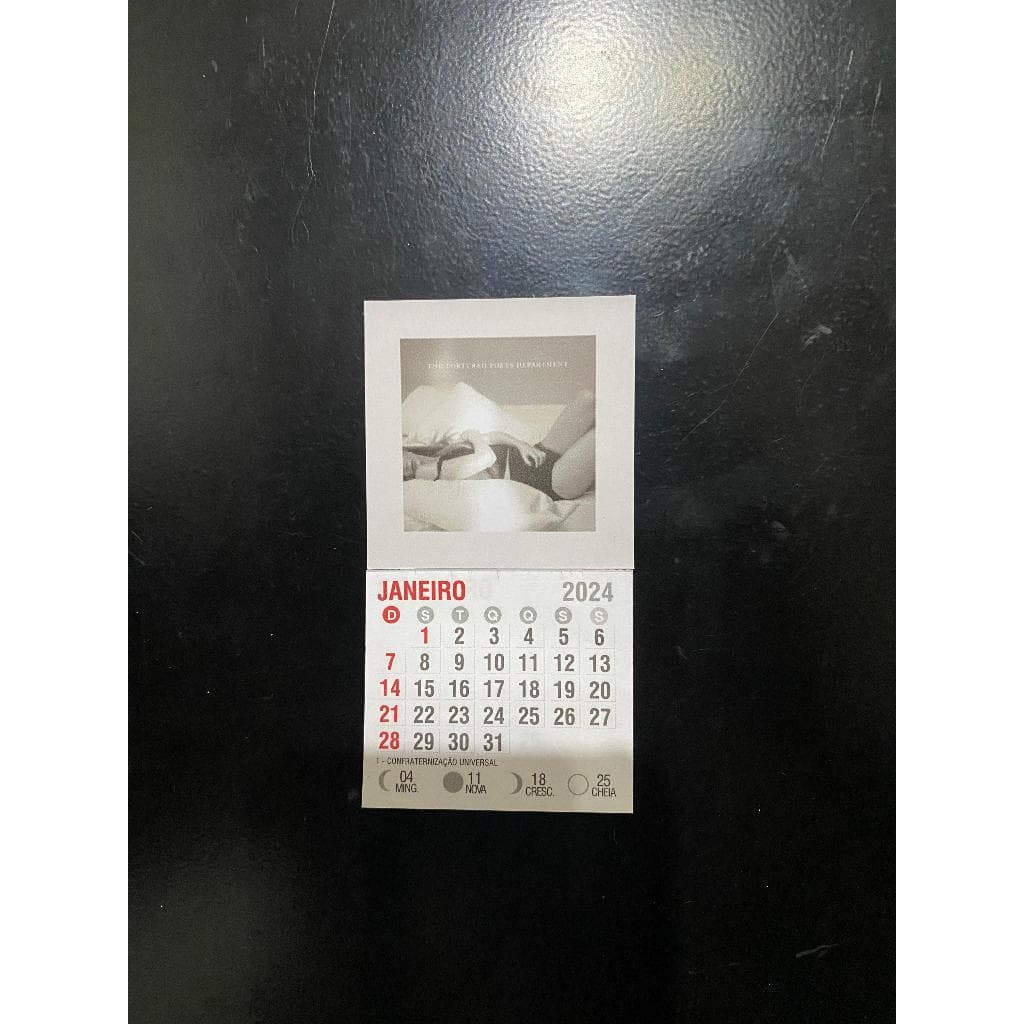 Imã geladeira com mini calendário 2026 Taylor Swift The Tortured Poets Department TTPD 5x5cm manta total 12 folhas