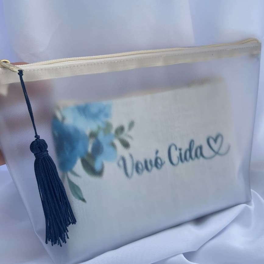 PRODUÇÃO EM 3 DIAS ÚTEIS + FRETE - Necessaire 2 em 1 personalizada com Nome (Azul) com pingente