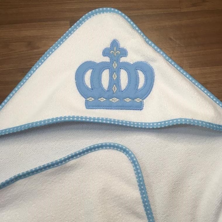 Toalha de Banho BORDADA com capuz Forrado REALEZA