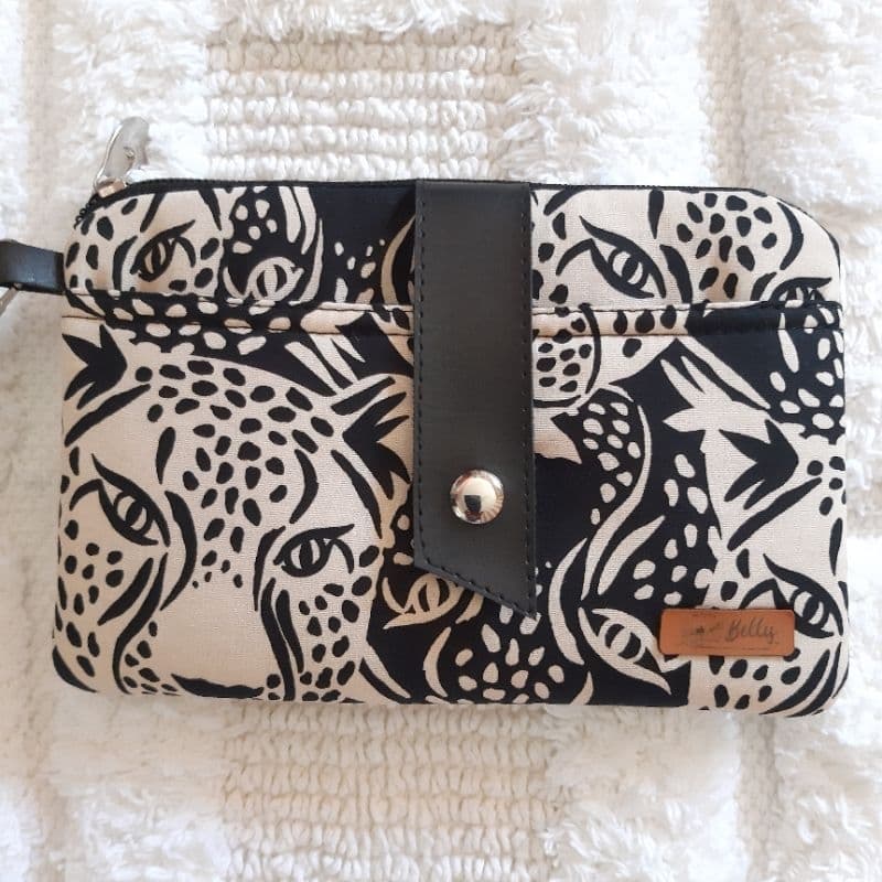 Carteira feminina com bolso para celular em tecido