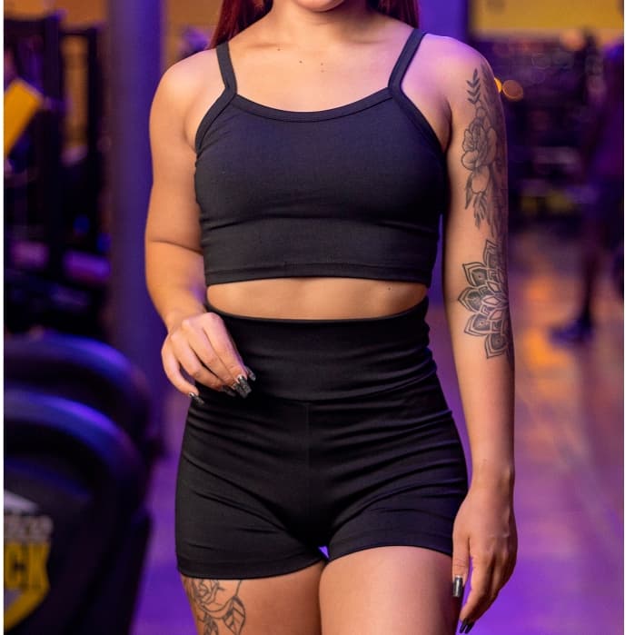 CONJUNTO ACADEMIA FEMININO TOP ALCINHA E SHORT CINTURA ALTA EM SUPLEX