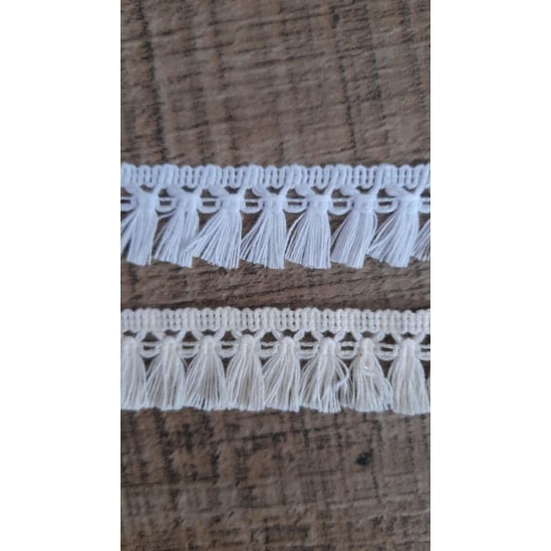 renda algodão natural 2.2cm franjas/cor cru e branca 100%algodão/ 10 metros